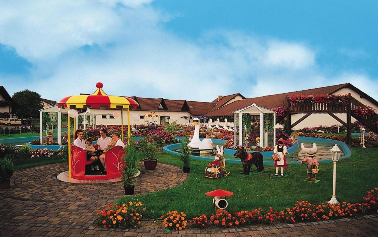 Landgasthof & Hotel Waldow Губен Екстер'єр фото