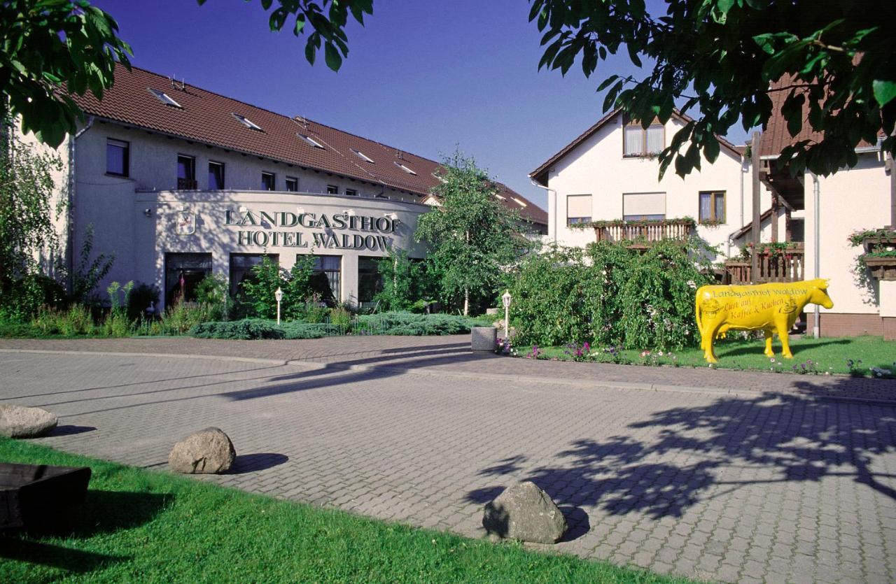 Landgasthof & Hotel Waldow Губен Екстер'єр фото